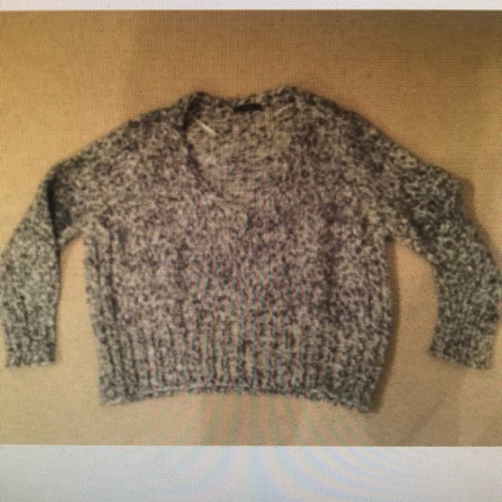 NWOT Zara Knit M boxy cropped v-neck sweater
